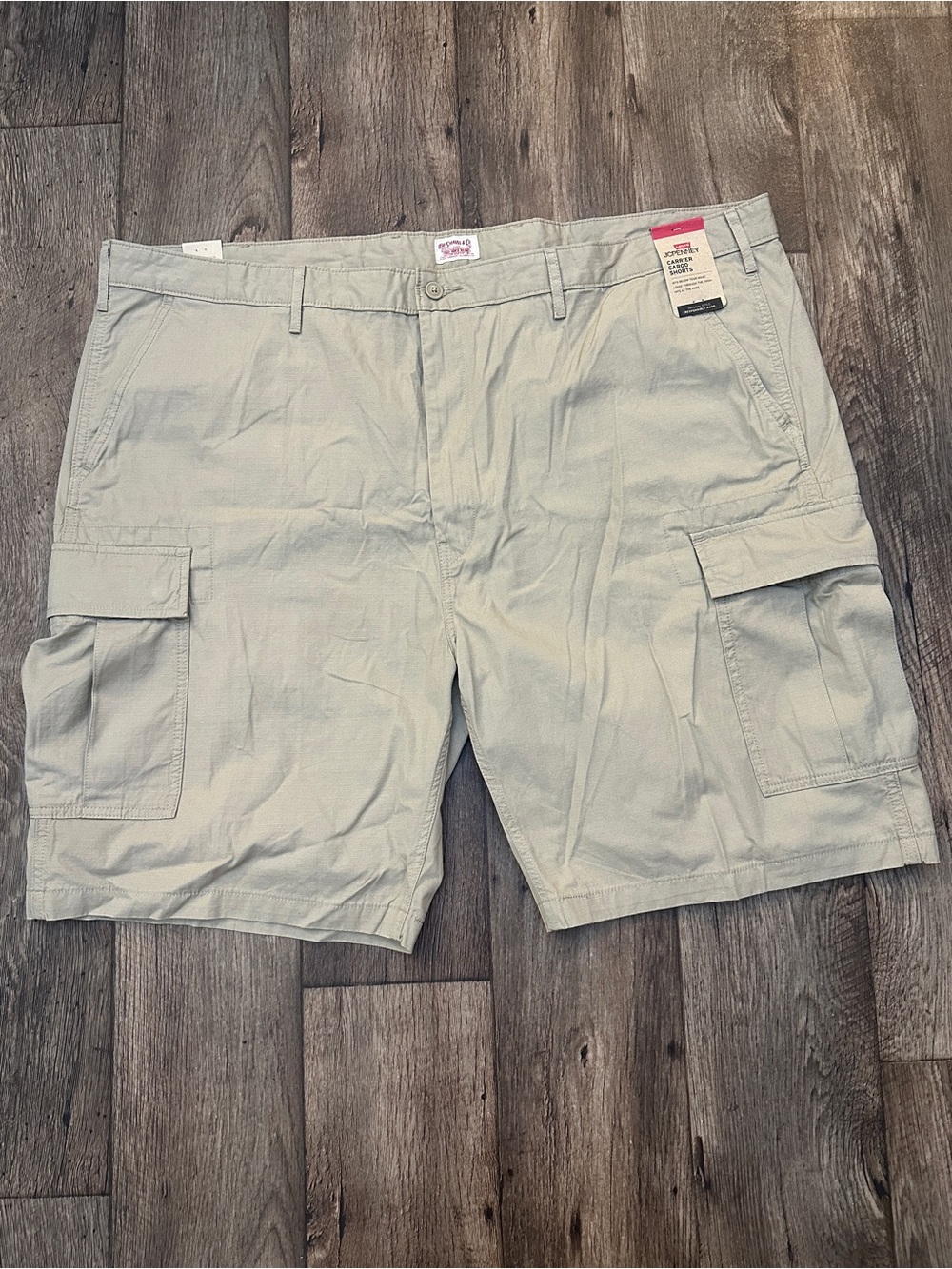 Levis Carrier Cargo 100% Cotton Shorts Men’s Size 50 Tan